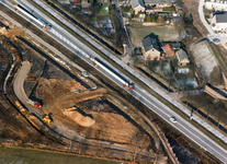 847265 Luchtfoto van het vernieuwde tracé van de S04 (Bunschoterstraat, de secundaire provinciale weg ...